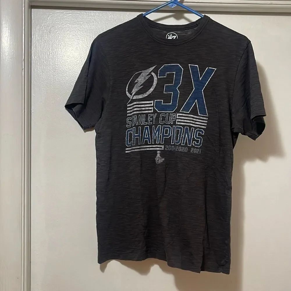 Tampa Bay Lightning 3X Stanley Cup champions shirt 47 brand small